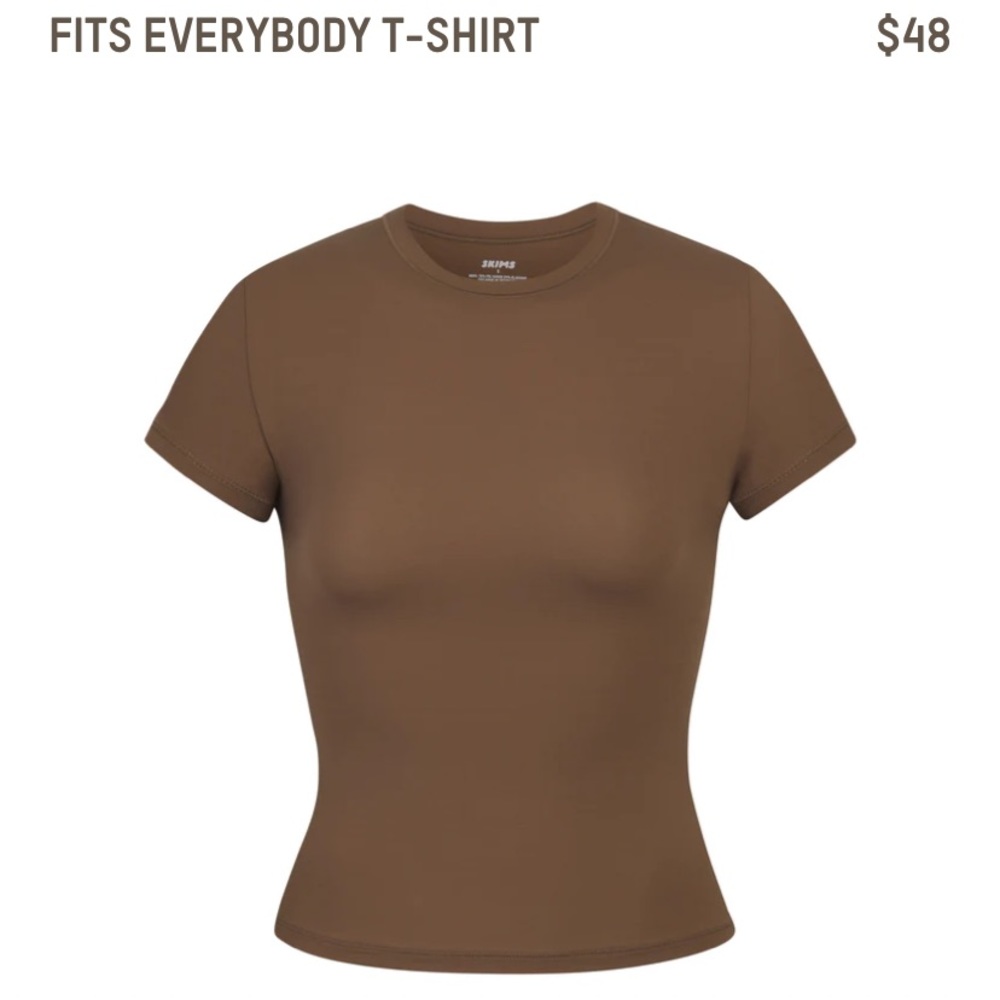 NWT - Skims fits everybody t shirt, size small